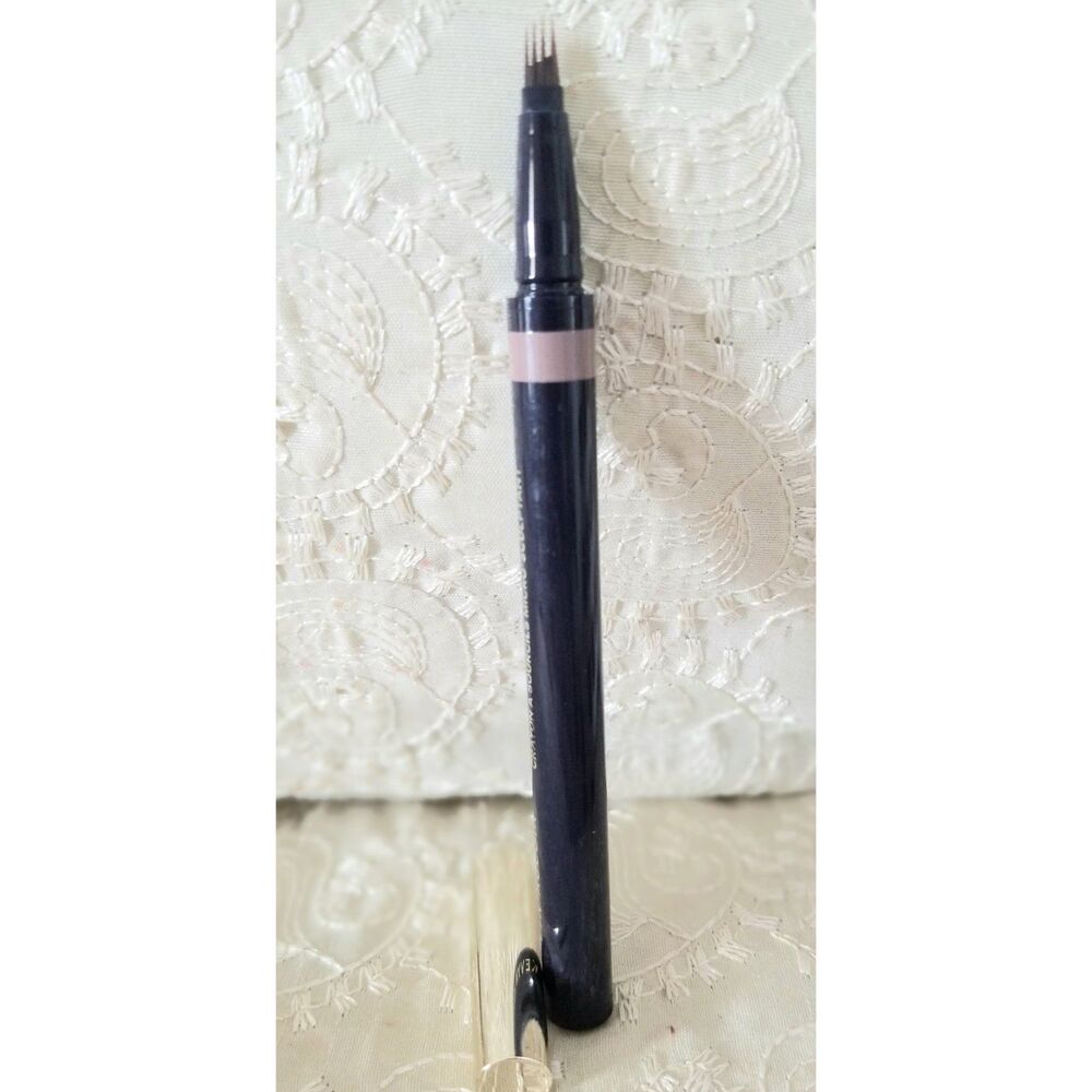 The Kevyn Aucoin Micro Sculpting Brow in Blonde